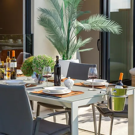 Villa Enjoyer - Seafront With Private Heated Pool And Terrace