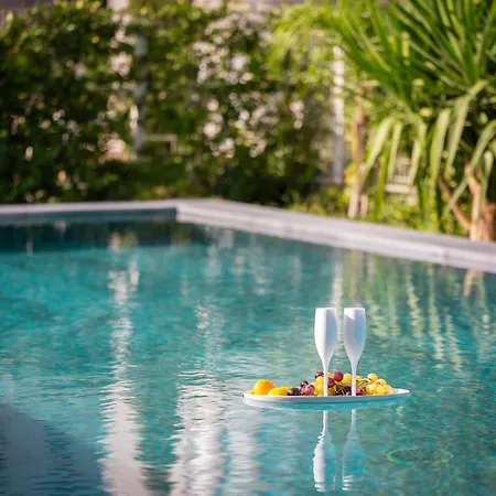 Enjoyer - Seafront With Private Heated Pool And Terrace Split