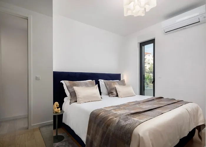 Enjoyer - Seafront With Private Heated Pool And Terrace Split