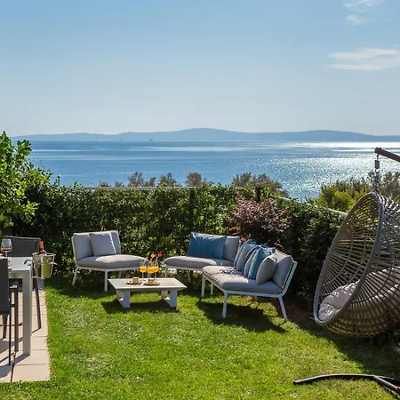 Villa Enjoyer - Seafront With Private Heated Pool And Terrace