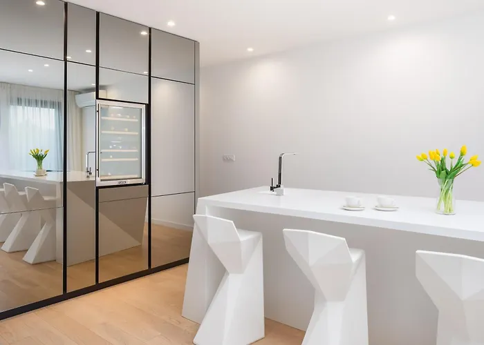 Villa Enjoyer - Seafront With Private Heated Pool And Terrace Split