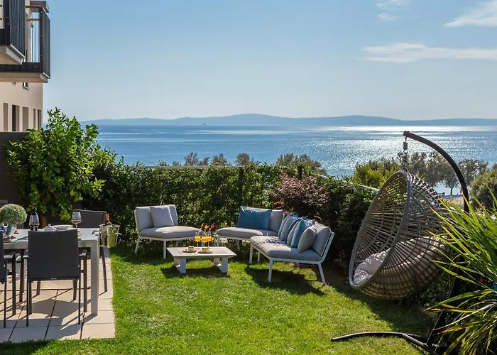 Villa Enjoyer - Seafront With Private Heated Pool And Terrace