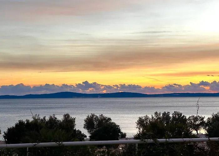 Enjoyer - Seafront With Private Heated Pool And Terrace Split