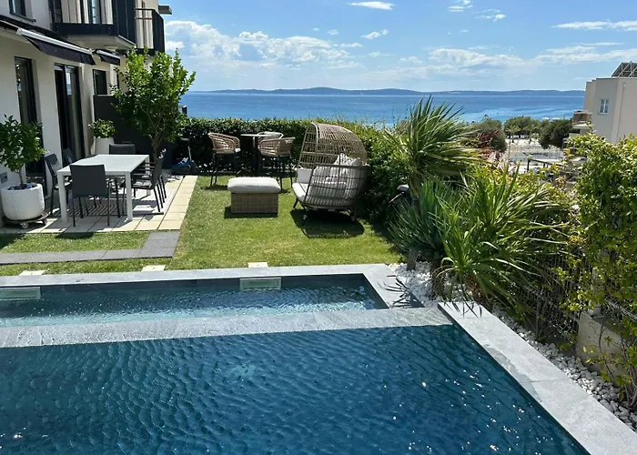 Villa Enjoyer - Seafront With Private Heated Pool And Terrace