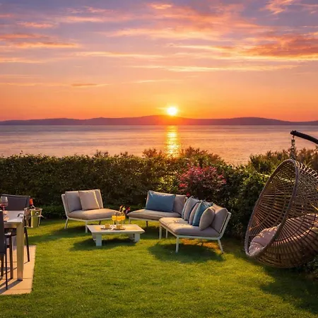 فيلة Enjoyer - Seafront With Private Heated Pool And Terrace